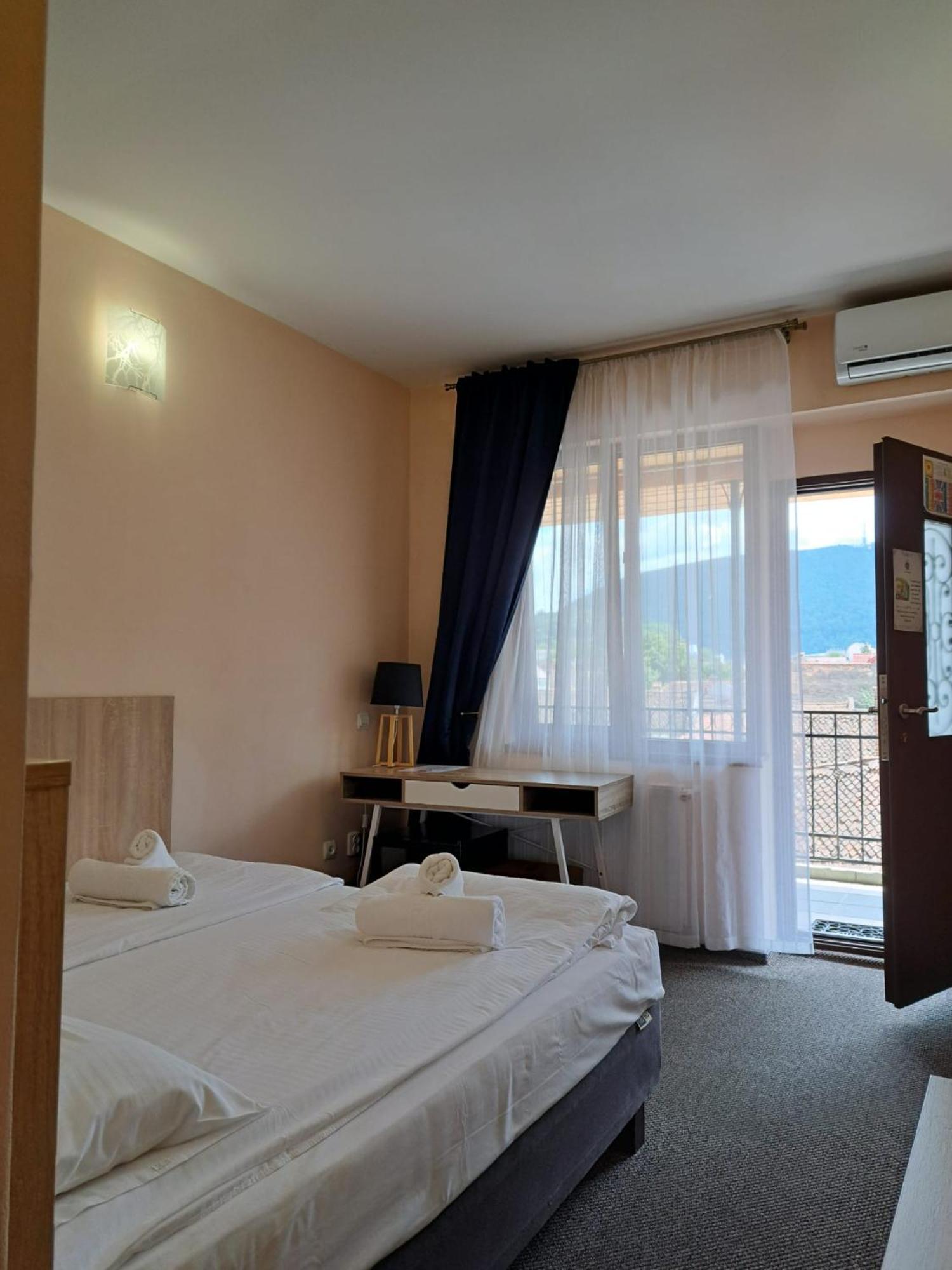 Long Street Hotel Брашов Номер фото